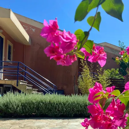 فيلة Kontokali Garden